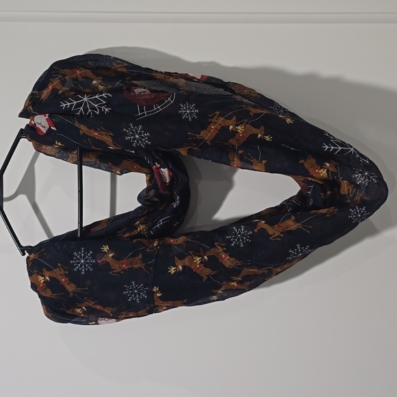 Scarves - Picture 11 of 14